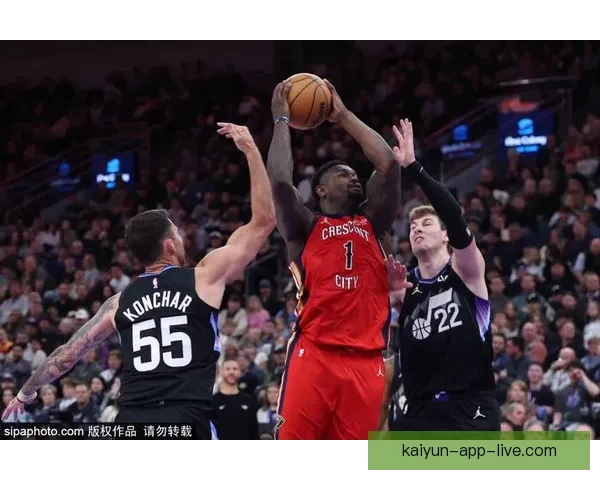 埃奇库姆伤愈复出砍下22分13篮板 76人连续两季横扫爵士 贝利豪取25分